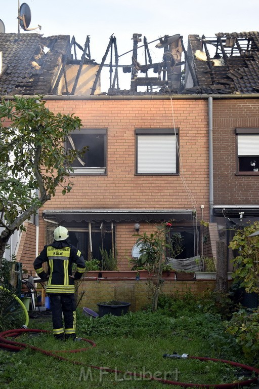 Feuer 2 Vollbrand Reihenhaus Roggendorf Berrischstr P038.JPG - Miklos Laubert